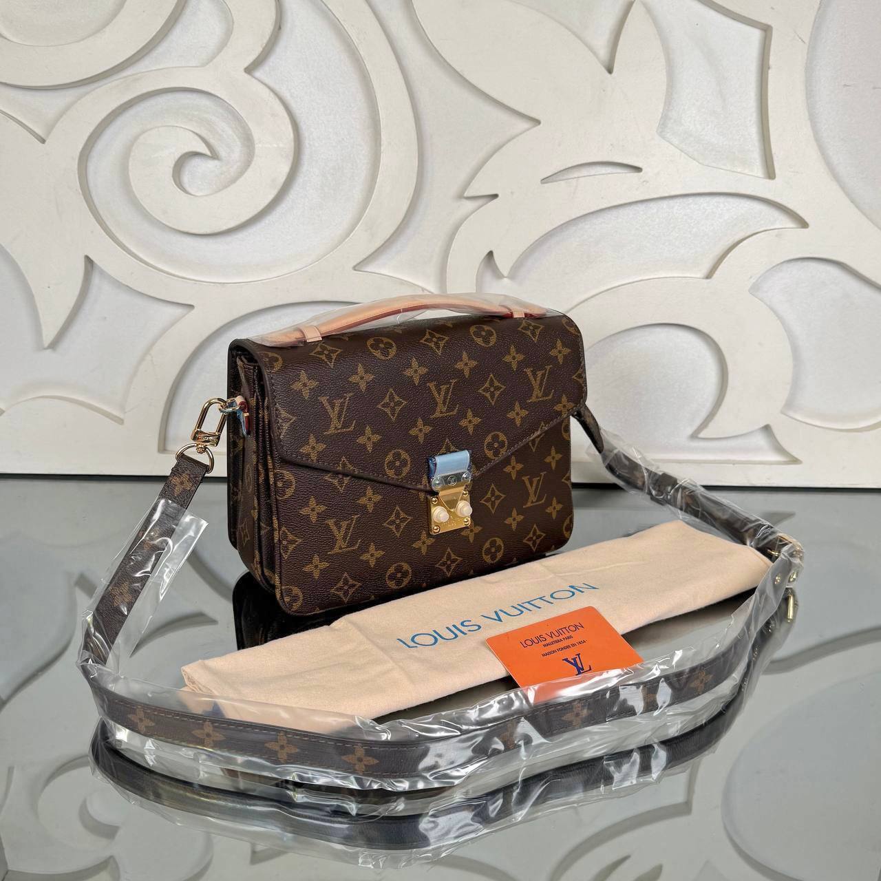 Louis Vuitton Pochette Metis Bag