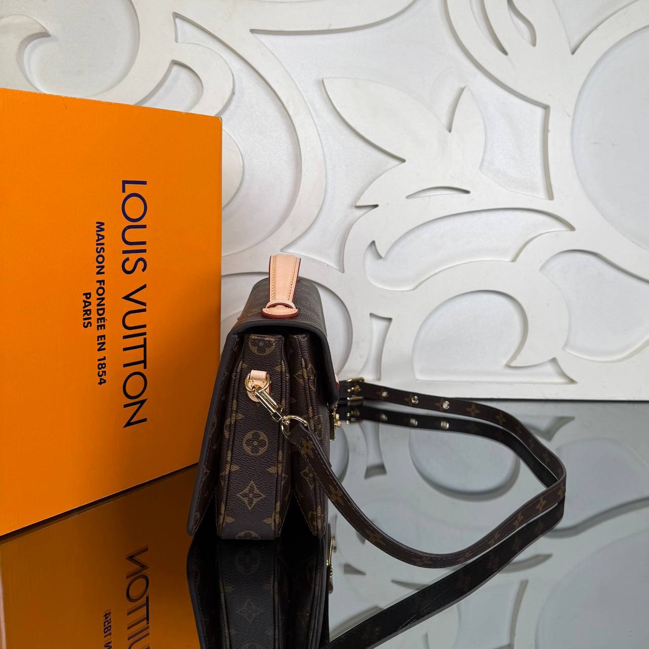 Louis Vuitton Pochette Metis Bag