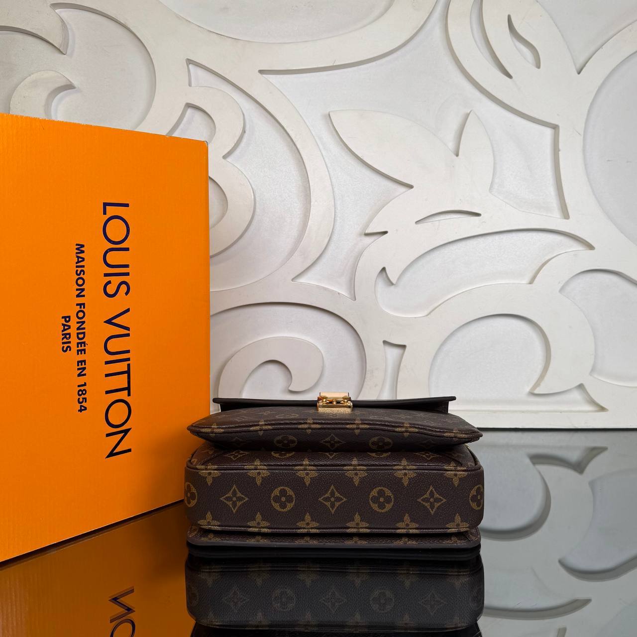Louis Vuitton Pochette Metis Bag