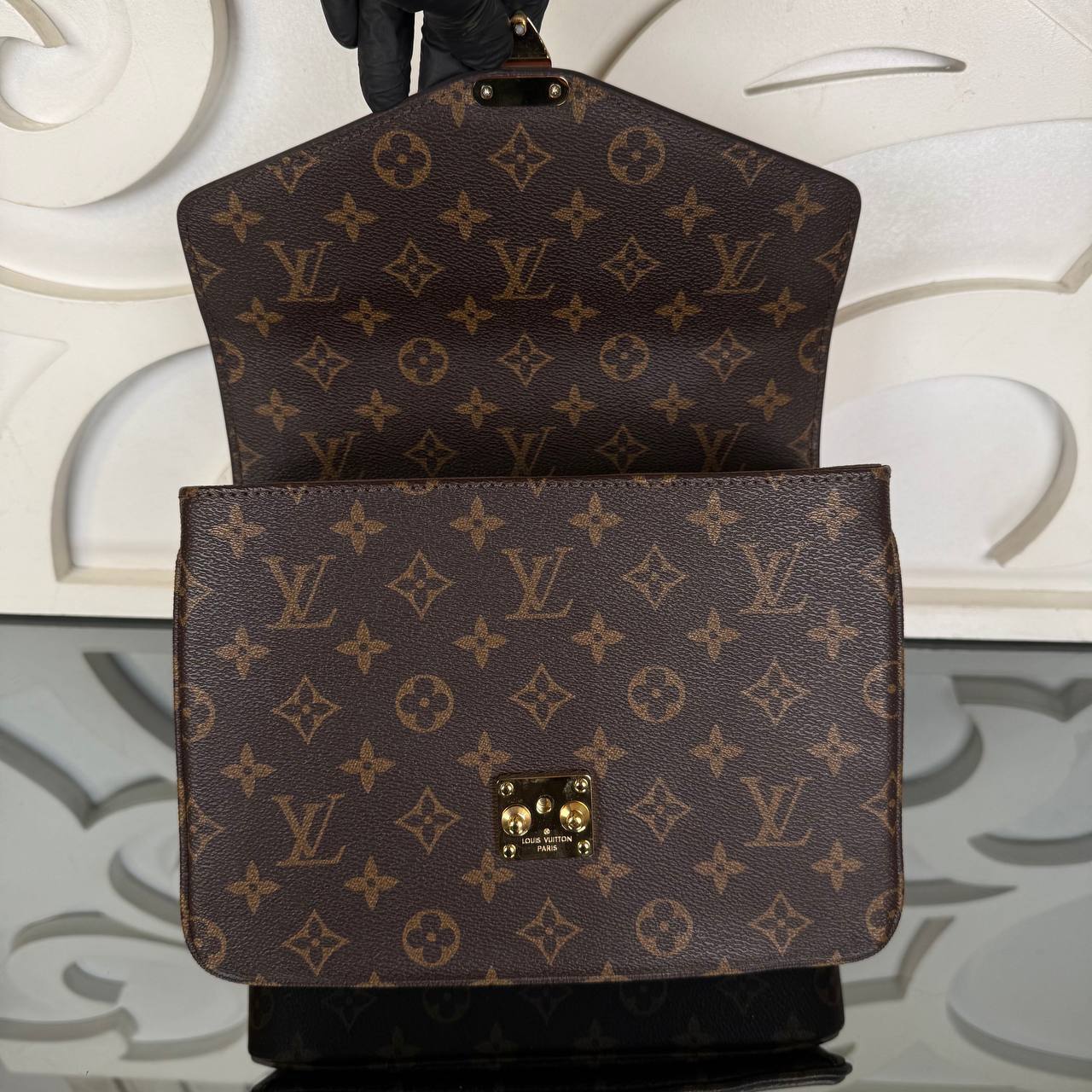 Louis Vuitton Pochette Metis Bag